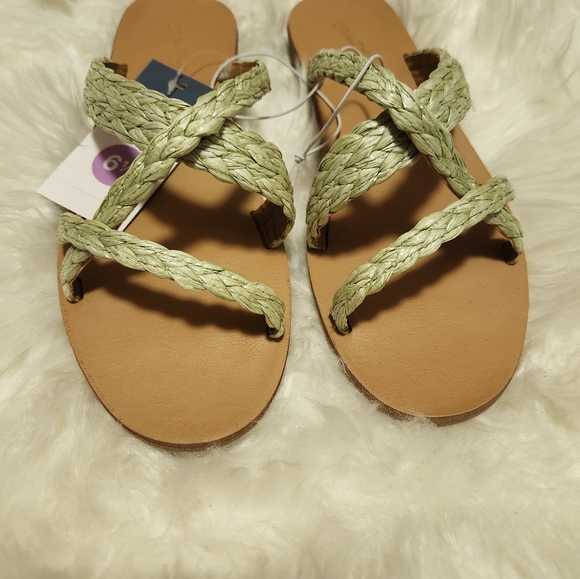 Universal Thread/ Sage Opal Sandals - Picture 2 of 6